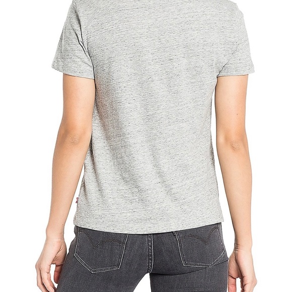 🆕 Levi’s Graphic Tee - Picture 2 of 4